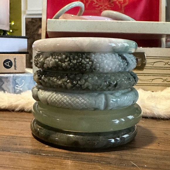 💚🤍 Floral Burmese Jadeite Jade Bangle Bracelet - shades of green - Picture 4 of 12